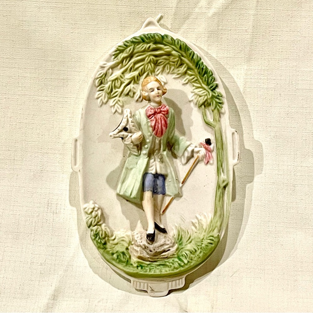 Vintage Chase Occupied Japan 3D Bisque Plaque 18th Century Gentleman in Relief